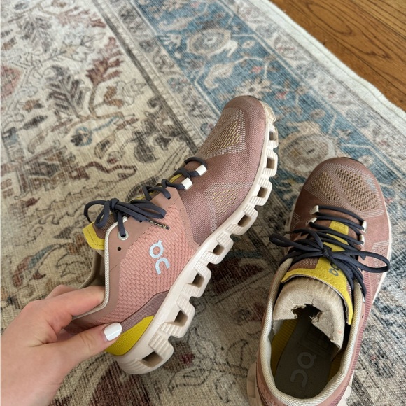 On Running Athletic Shoes Beige Interior Lightweight Design - Picture 2 of 13